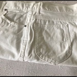 Women’s white Chic jean shorts